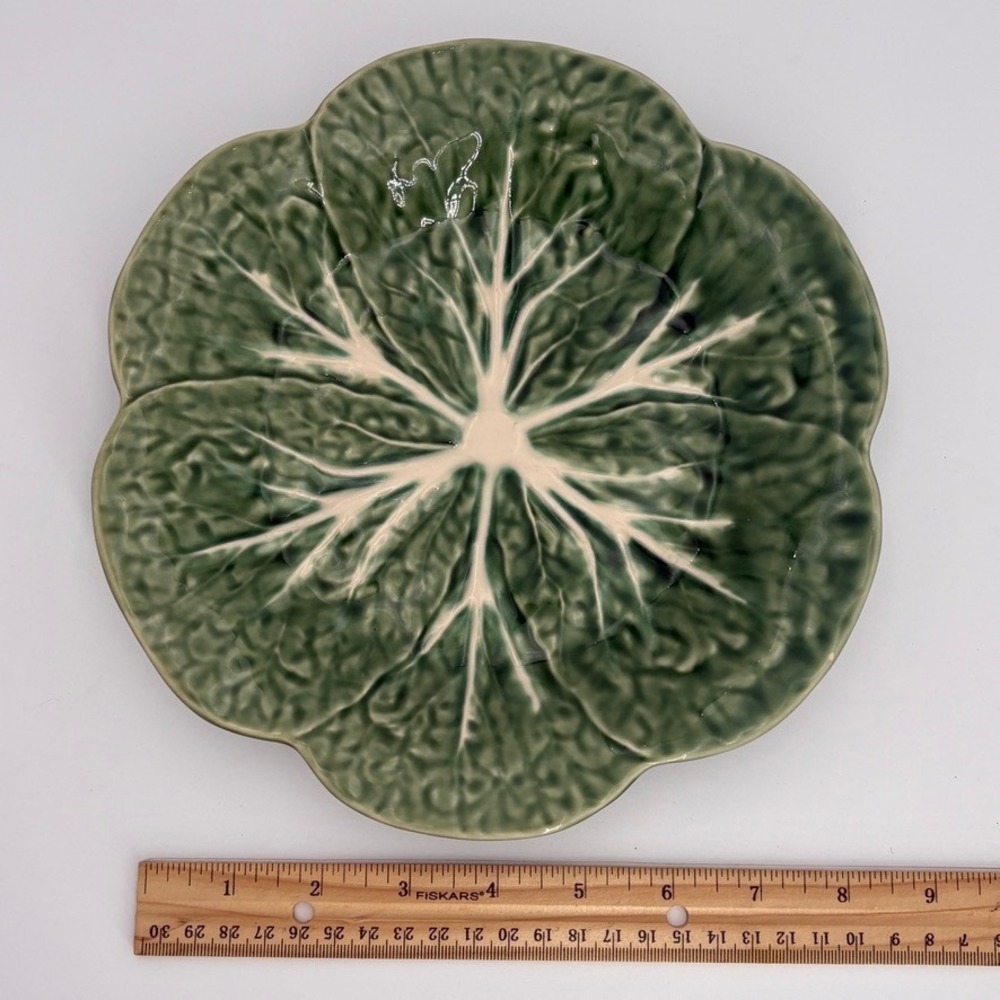 Bordallo Pinheiro Cabbage Leaf 9.25 Inch Luncheon Plate Green Vintage Crazing - Picture 4 of 10